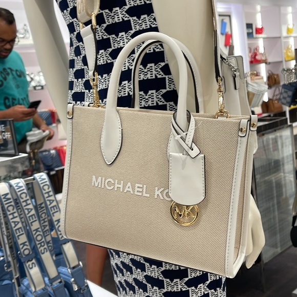 Michael Kors Mirella Small Shopper Top Zip Logo Crossbody XBODY
Optic White
NWT - Picture 7 of 16